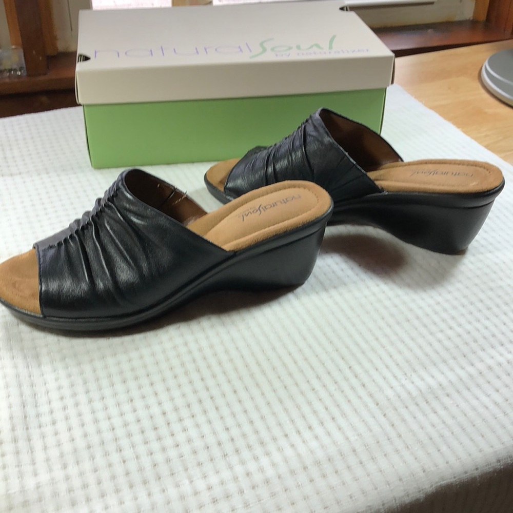 Natural Soul Slip On Size 9